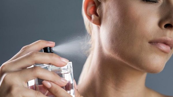عطر را روی پوست تمیز بمالید